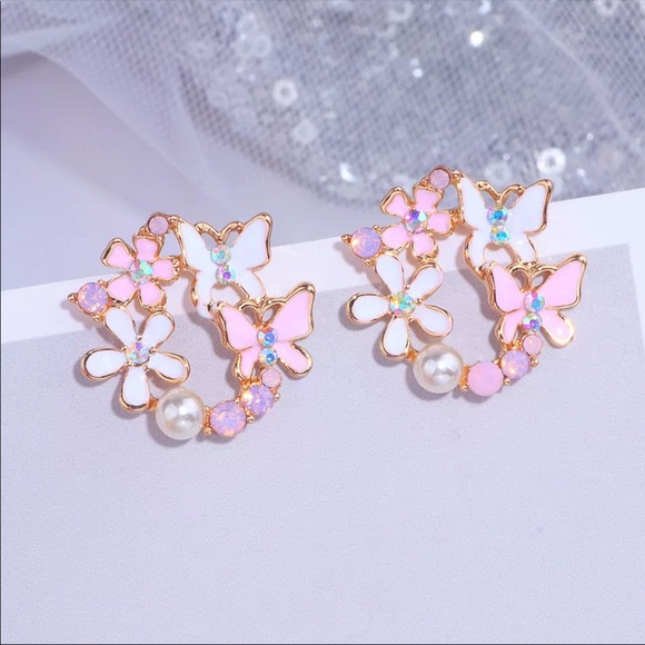 Jewelry - Hallow butterfly stud earrings